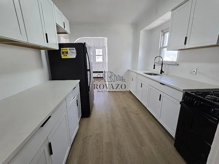 1582 Summit Ave — Photo 4