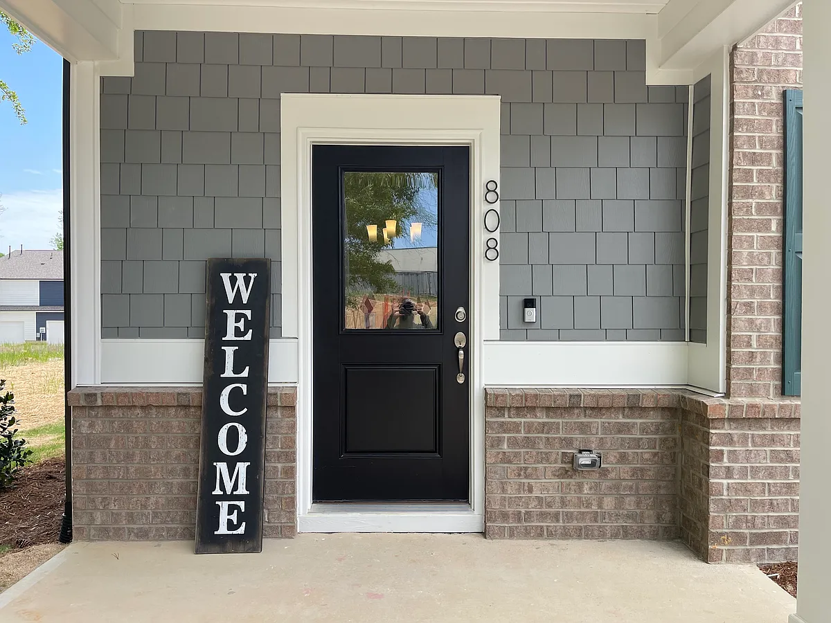 Main Entrance - 808 Oak St