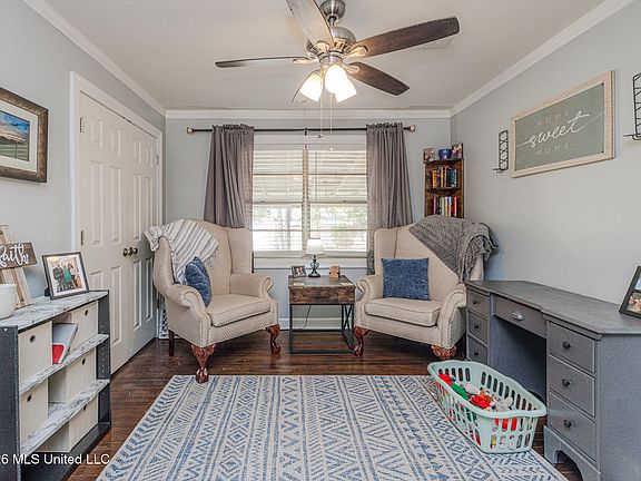 5th image of 201 Donna Cir