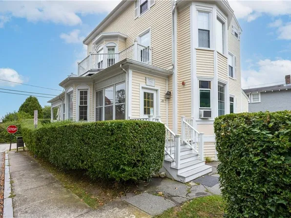 26 Cliff Ave APT 4, Newport, RI 02840