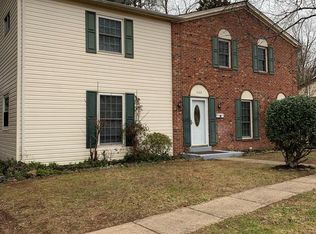 660 Mississippi Dr, Herndon, VA 20170