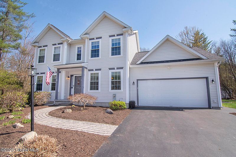 3rd image of 17 River Rock Drive