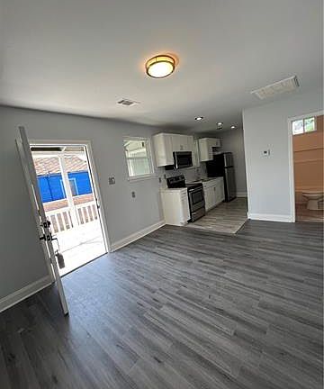 3rd image of 8726 Green St