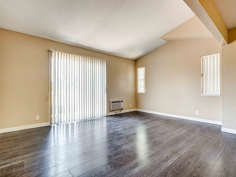 Terra House Apartments — Photo 6
