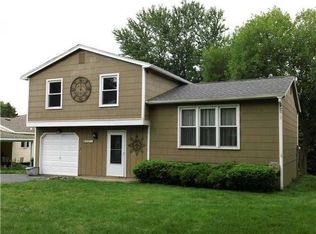 327 Village Walk Cir, Spencerport, NY 14559