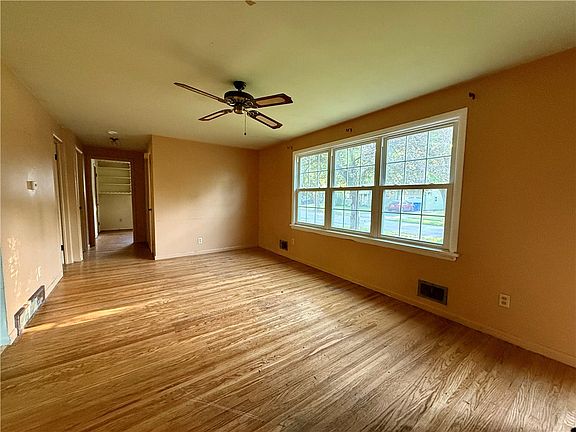 4th image of 116 Lemoyn Ave