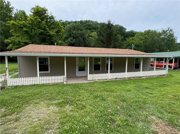 1448 Winding Rd, Parkersburg, WV 26104