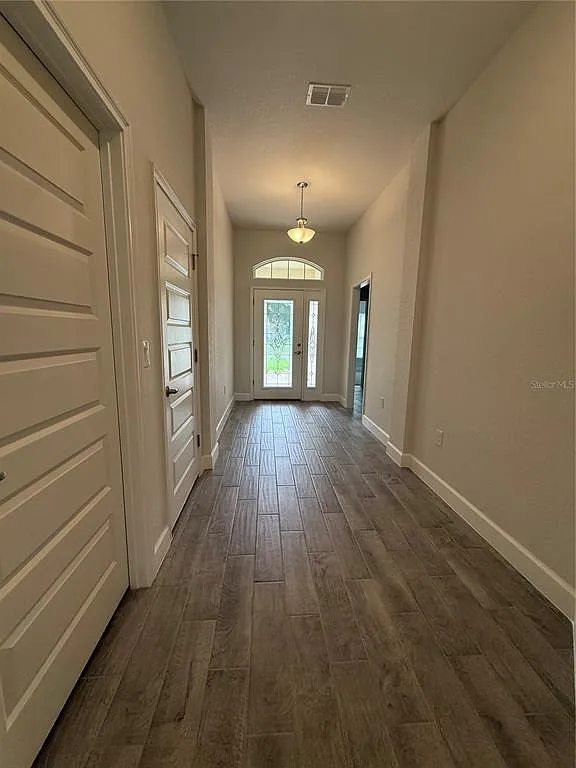 3 bed, 2.0 bath, 1720 sqft, $2,400 — Photo 2
