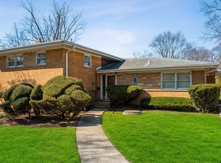 827 Lacrosse Ct, Wilmette, IL