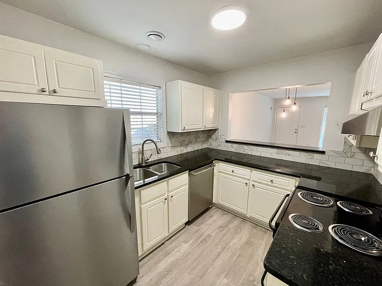 32 Huntsfield Dr #B — Photo 7
