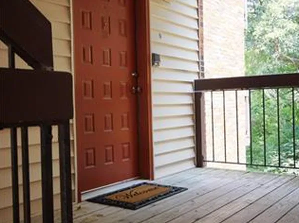 6824 Cottage Grove Ln APT E, Saint Louis, MO 63129