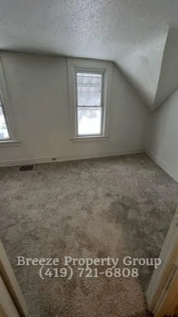 2564 Foraker Ave - 2beds 1bath — Photo 3
