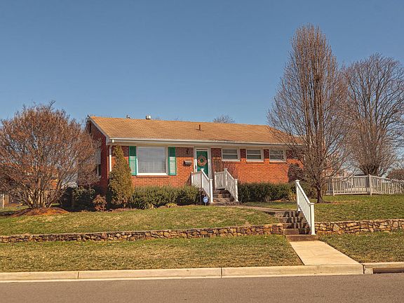 4th image of 102 Trinkle Ave NE