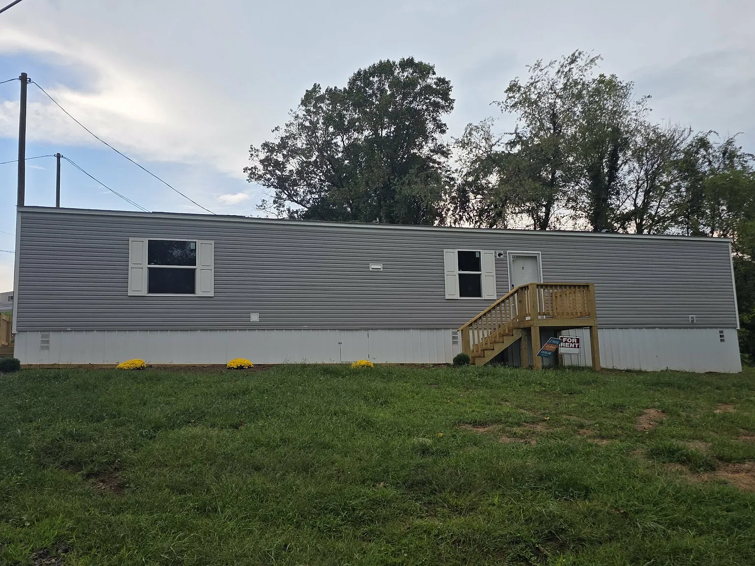 3 bed, 924 sqft, $1,290 — Photo 2