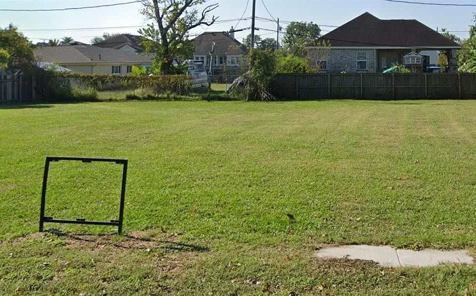 1st image of 400 Bear Dr