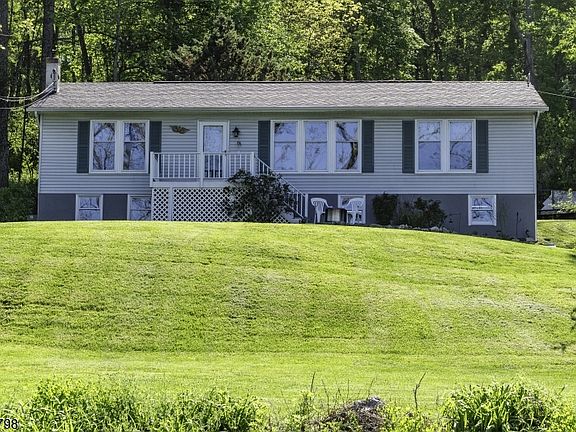 3rd image of 25 Hope Rd