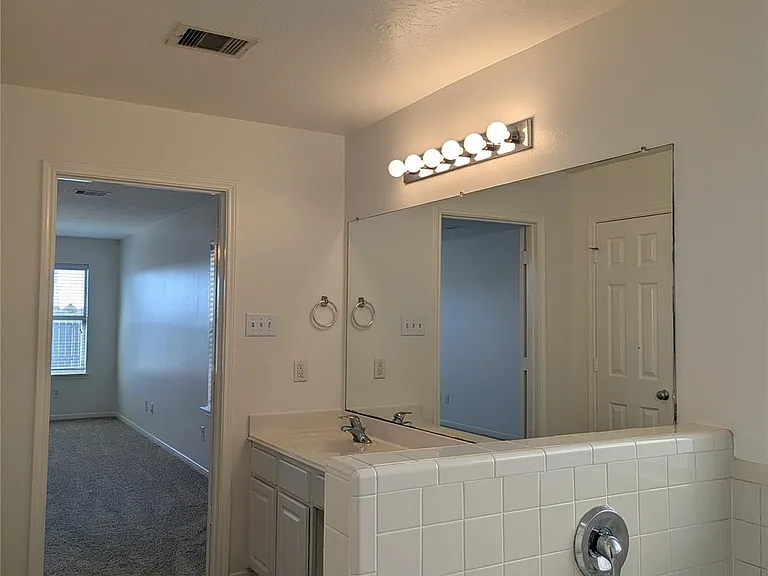 5618 Savannah Woods Ln — Photo 40