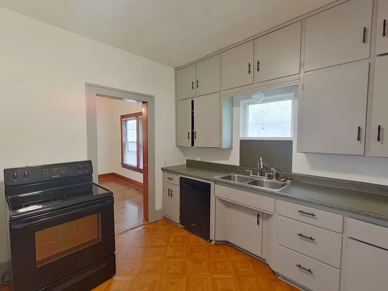 1625 S Hydraulic Ave — Photo 6