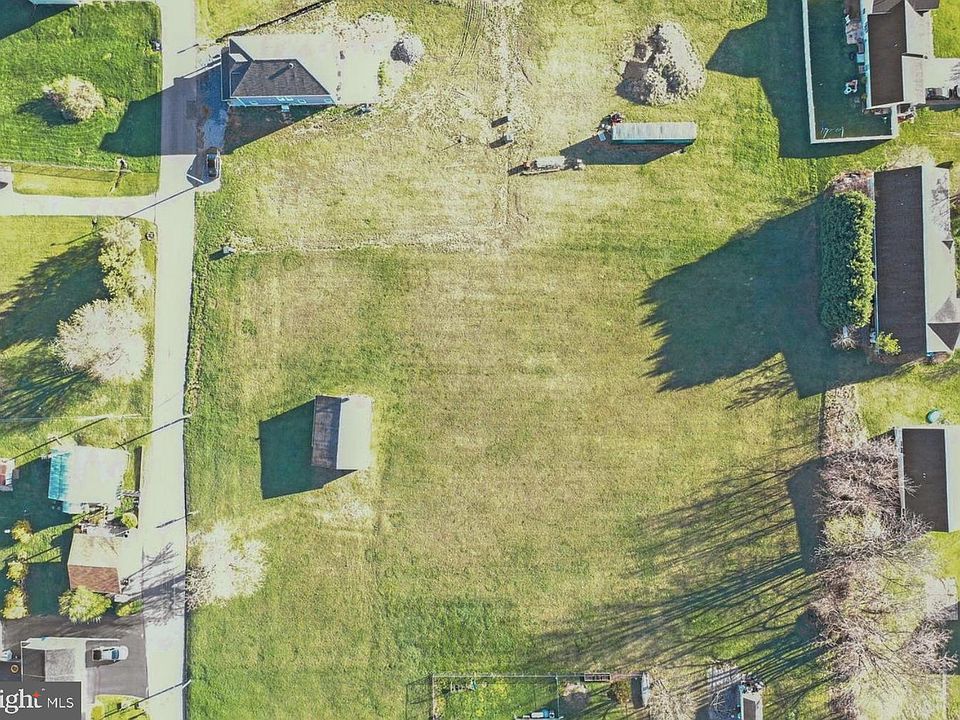 2nd image of Bumble Bee Ln