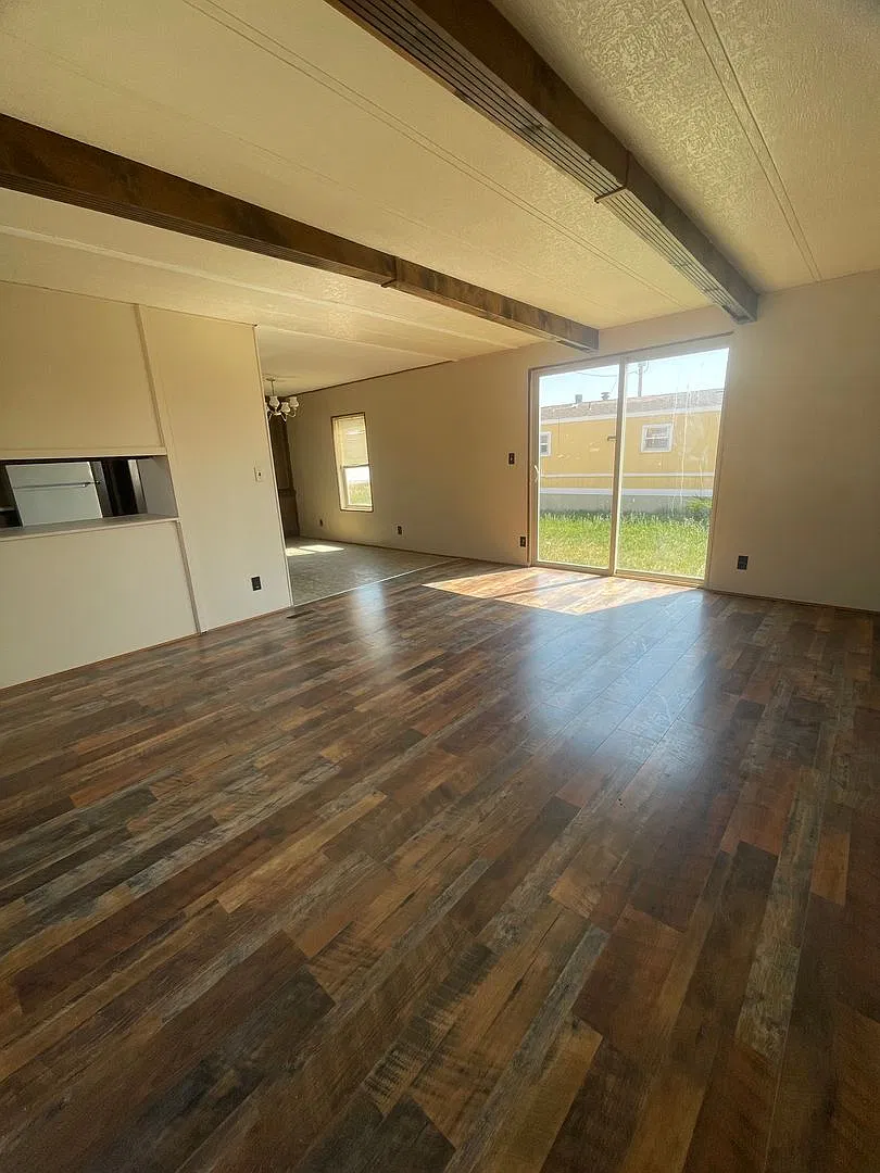 309 Dominic — Photo 2