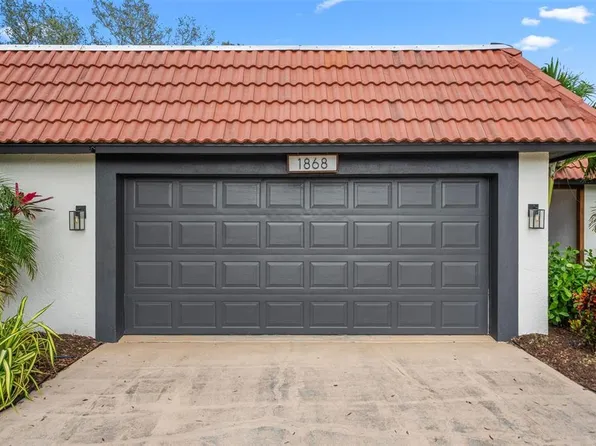 1868 Riviera Cir, Sarasota, FL 34232