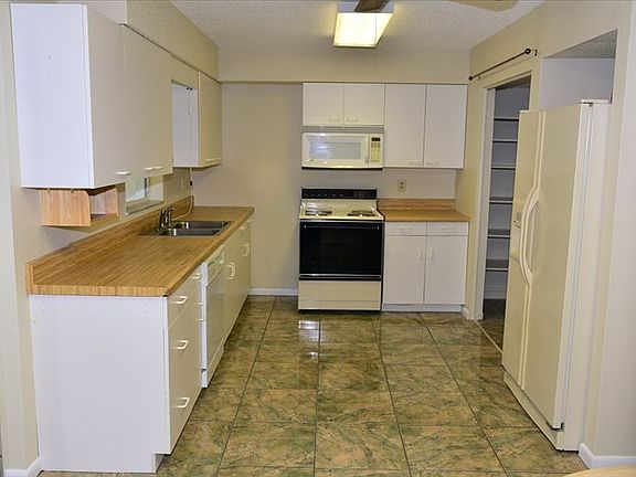 4th image of 423 Malcolm St