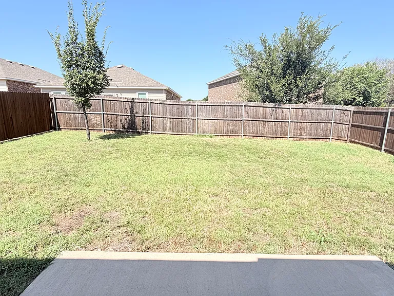 717 Yorkshire Dr — Photo 24