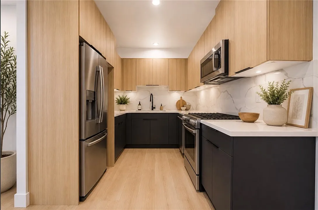 3 bed, 1121 sqft, $3,995 — Photo 2