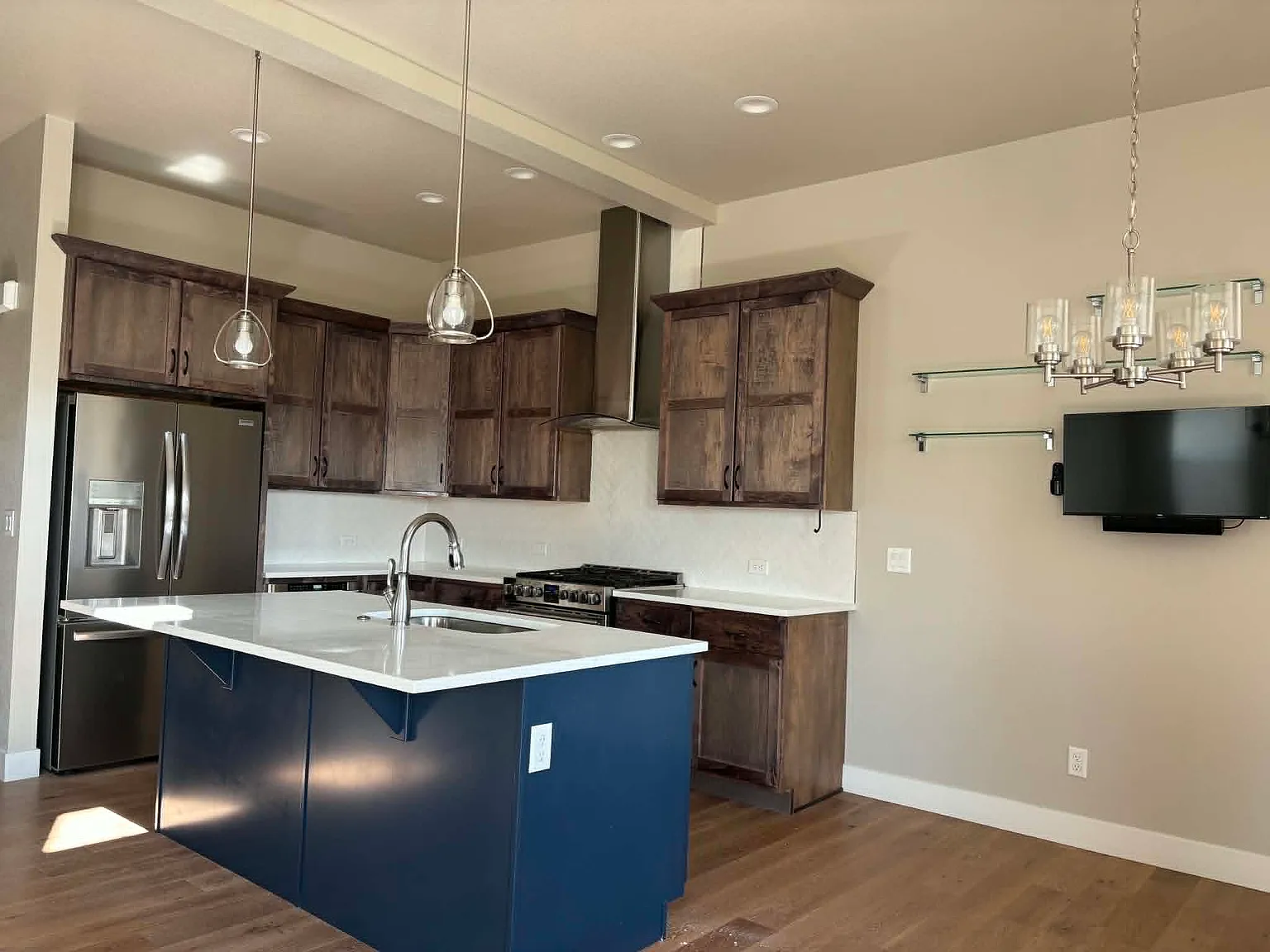 4 bed, 3.5 bath, 3500 sqft, $3,700 — Photo 1