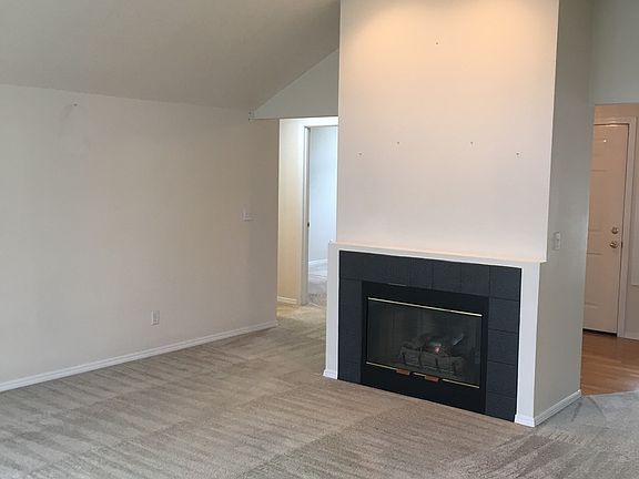 3rd image of 713 SE 127th Ct