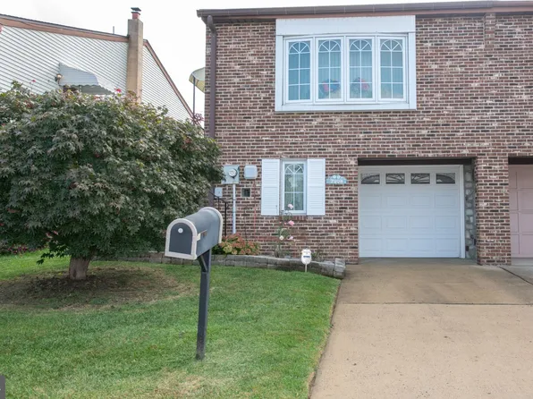 7909 Revere St, Philadelphia, PA 19152