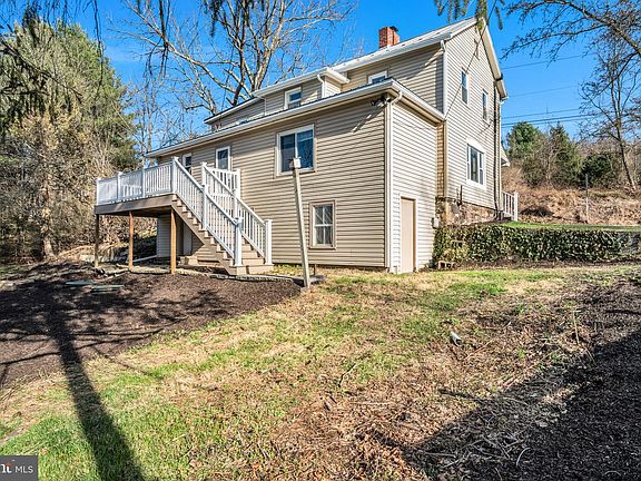 3rd image of 6501 Creek Rd