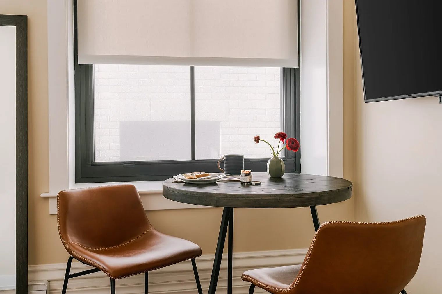1 bed, 1.0 bath, 290 sqft, $6,481 — Photo 3
