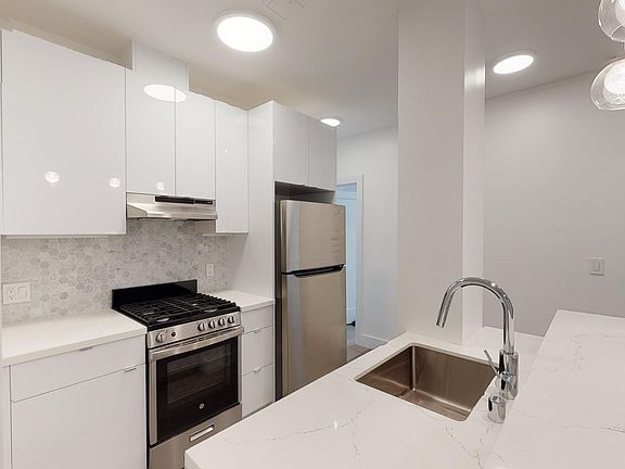2nd image of 1408 California St #305C