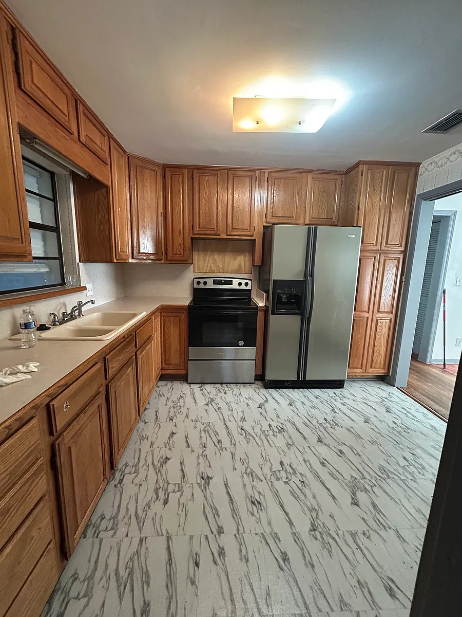 Building Photo - 6511 Lou Dr S