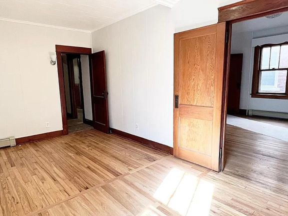 4th image of 151 1/2 Paine St #1