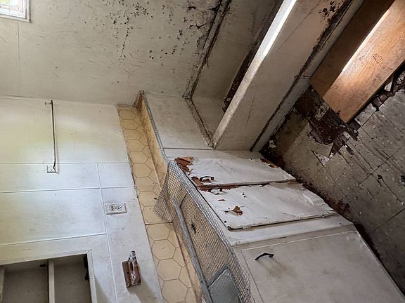 3rd image of 510 Braginton St #35