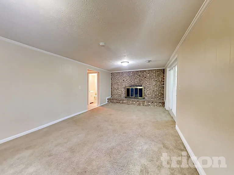 543 Barbashela Cir — Photo 2