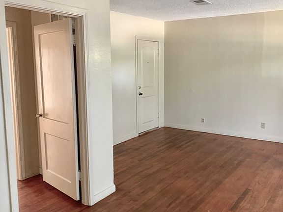 3rd image of 808 W Sanford St