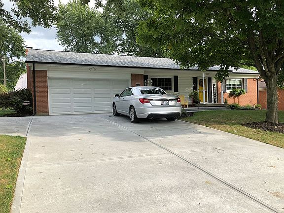 Newer driveway w/pullover 