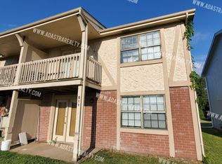 809 N Washington St, Spring Hill, KS 66083