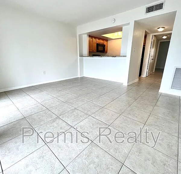 333 Island Way #1 — Photo 2