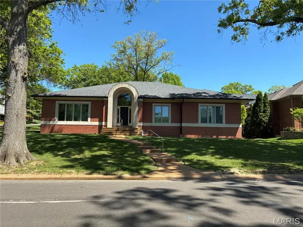 8333 Kingsbury Blvd, Saint Louis, MO 63105