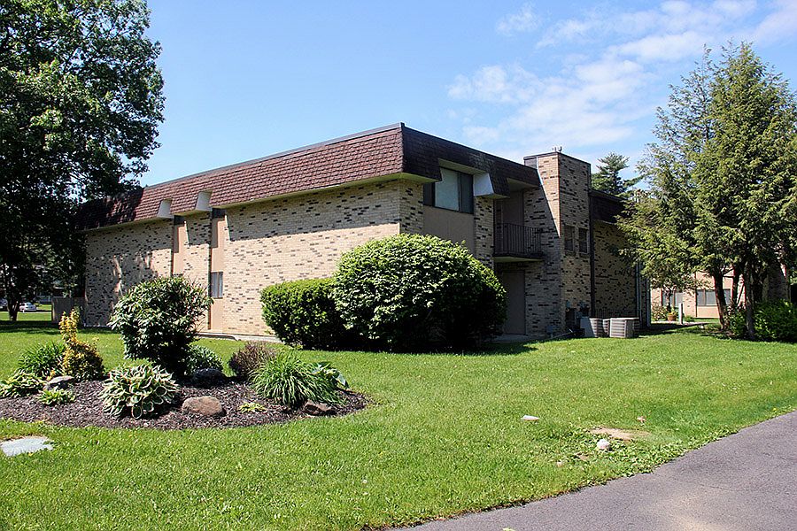 Tall Oaks Exterior with Landscaping