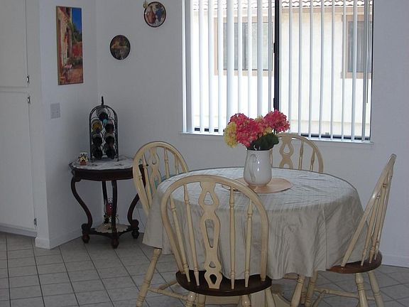 5th image of 409 Colony Crest Dr