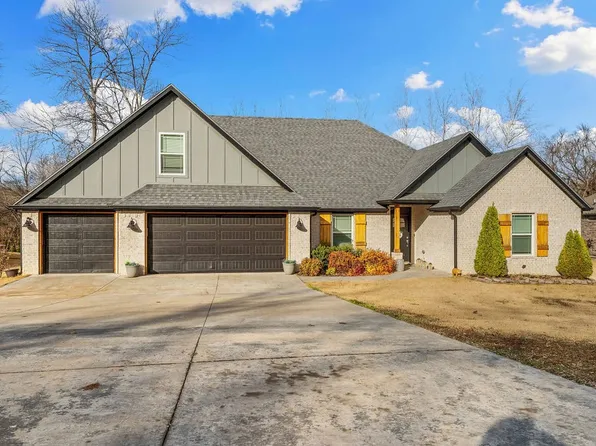 2561 Peck Rd, Pea Ridge, AR 72751