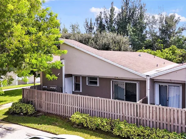 570 Woodgate Cir #A, Fort Lauderdale, FL 33326