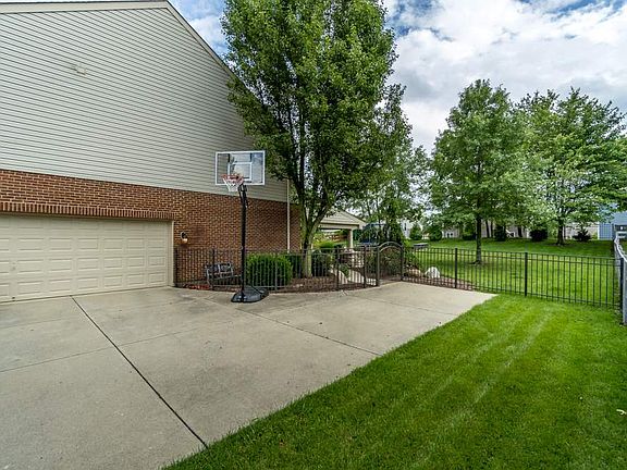 4th image of 10079 Cedarwood Dr