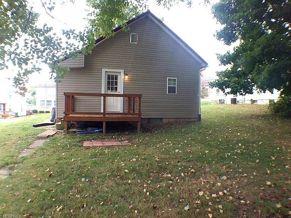 3rd image of 536 W Brown St