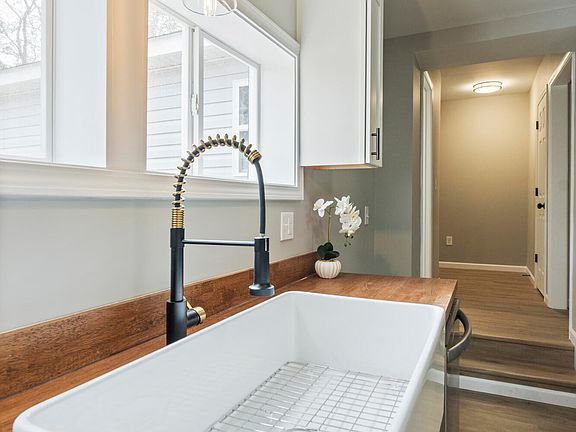 4th image of 155 Bryan Road